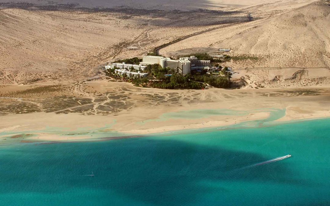 Innside Hôtel Fuerteventura view on the lagoon of fuerteventura with crystal clear water