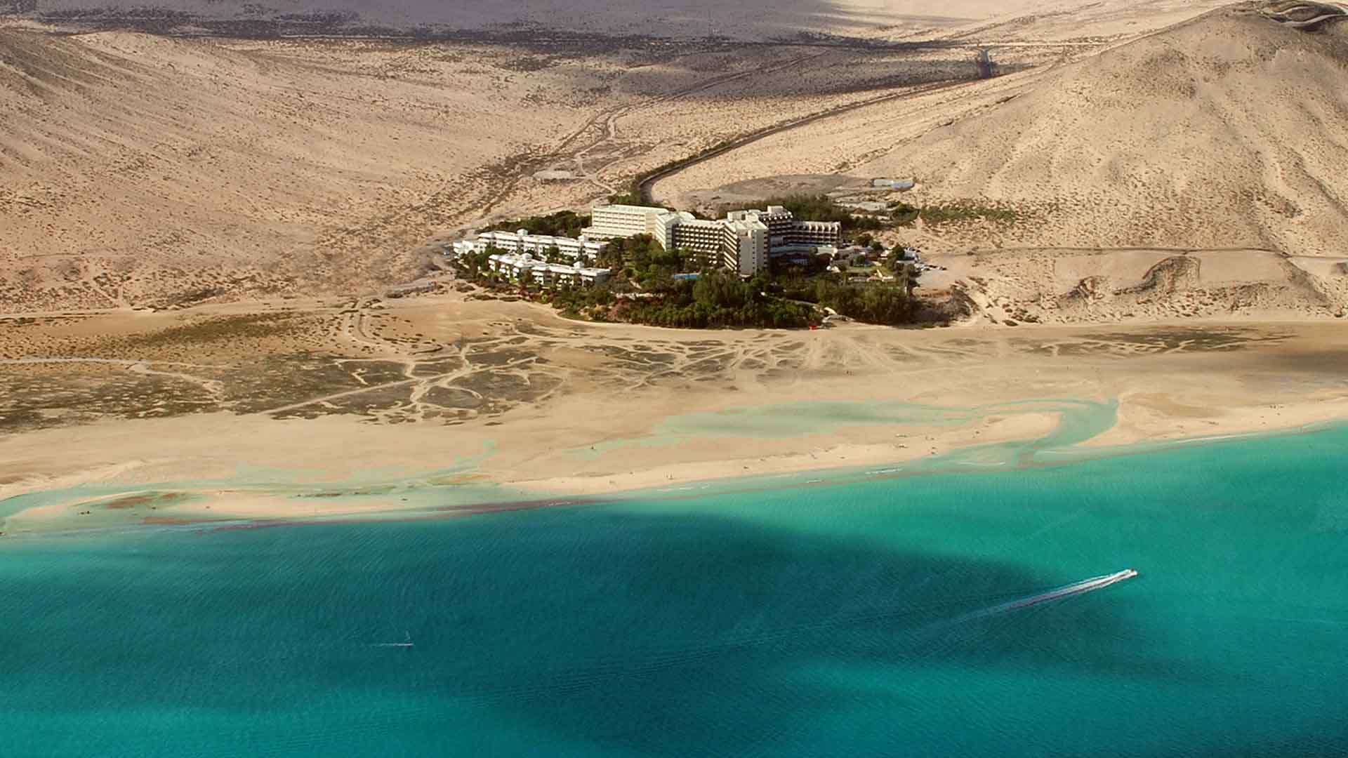 Innside Hôtel Fuerteventura view on the lagoon of fuerteventura with crystal clear water