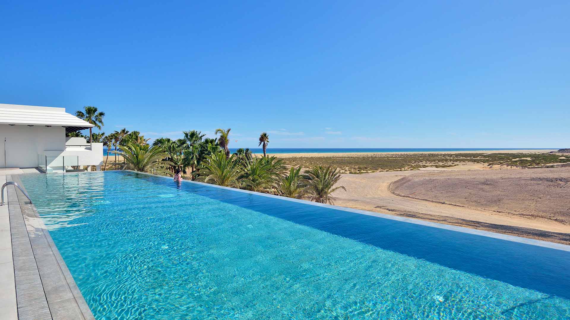 pool with a view on the lagoon of risco del Paso