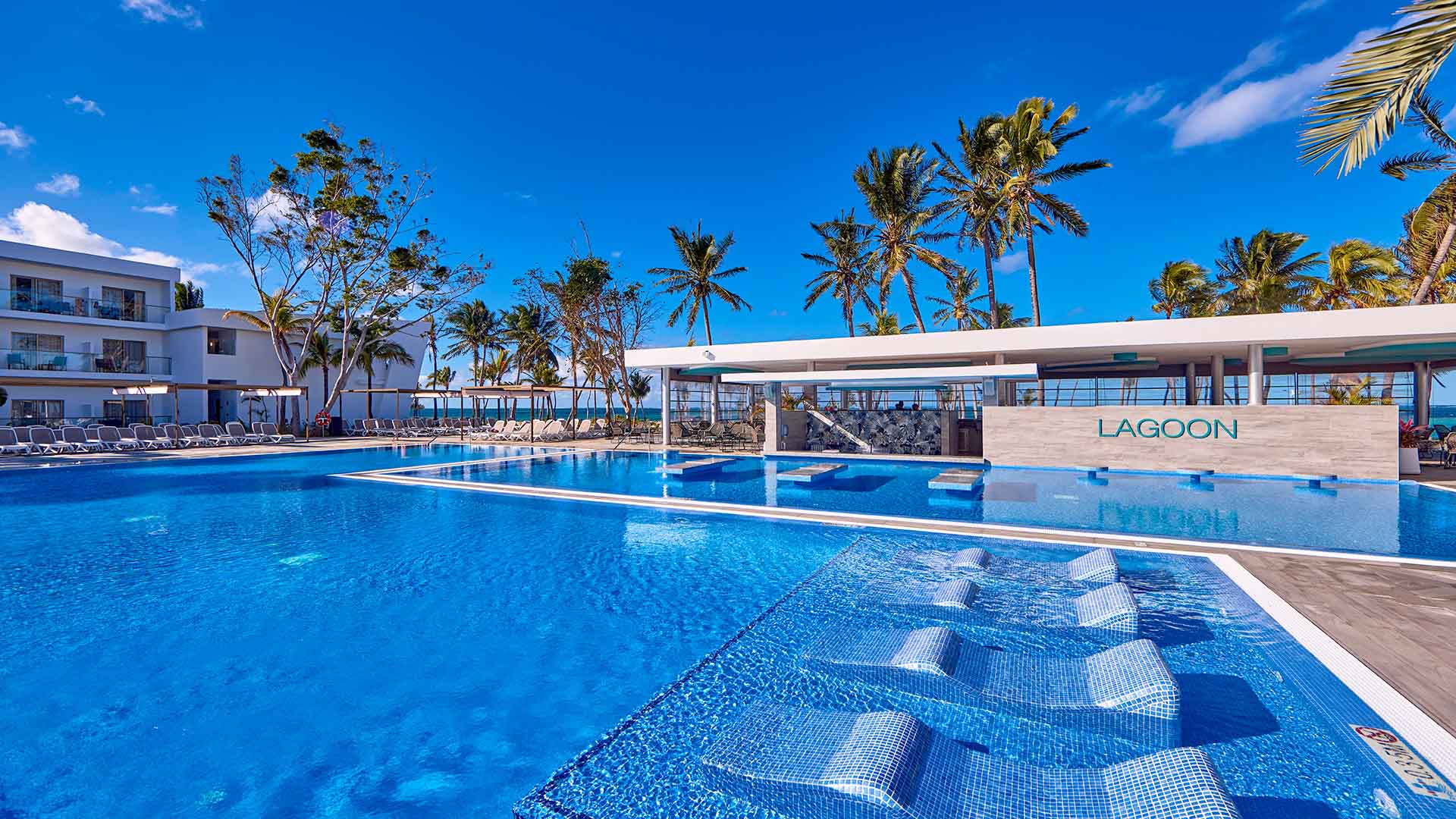 pool in riu hotel mauritius