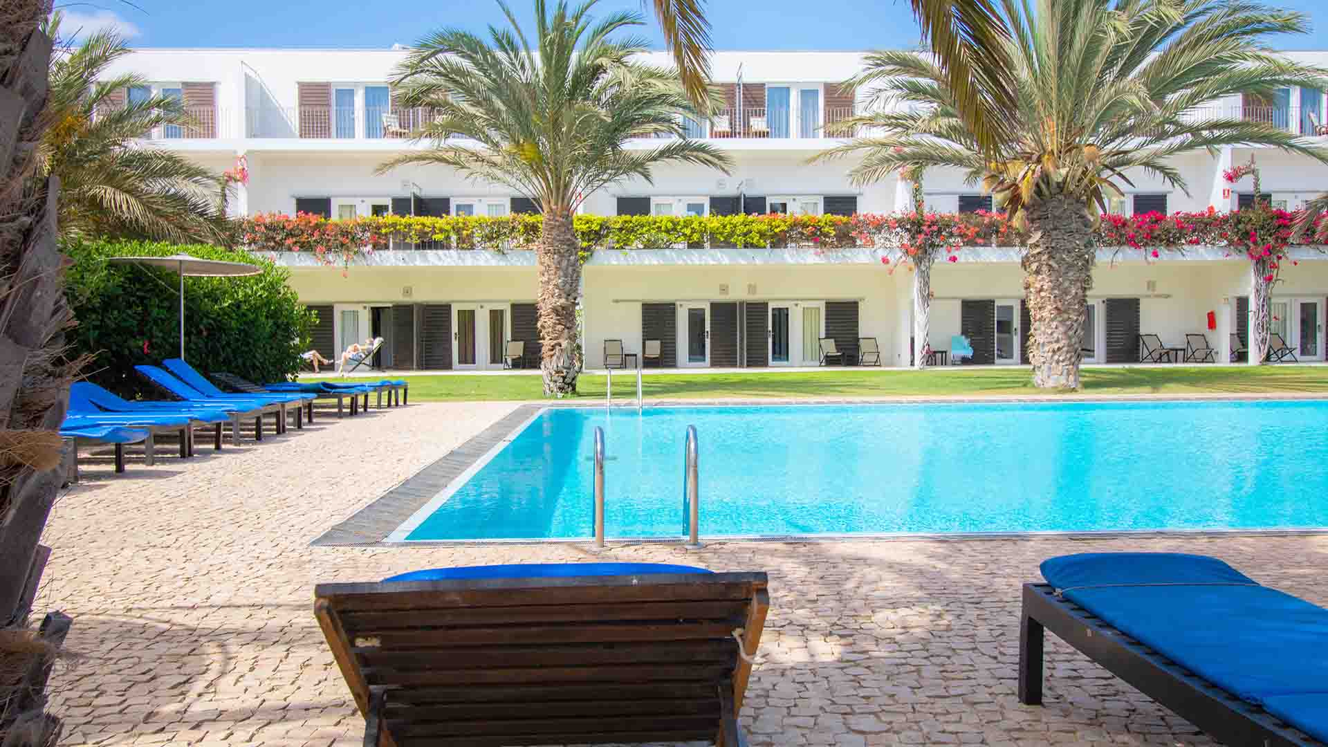 hotel piscine cap vert