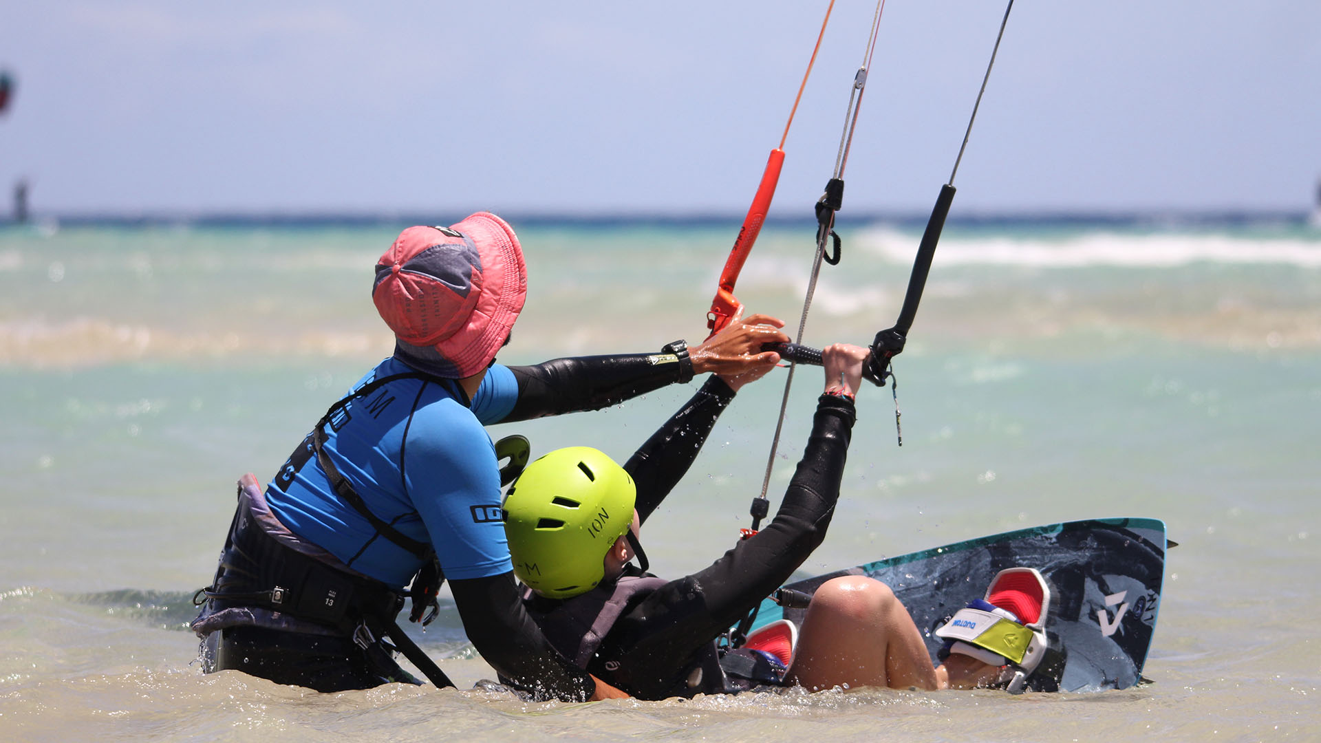 A happy guest learn Kitesurf on the spot in front of the ION CLUB Risco de Paso