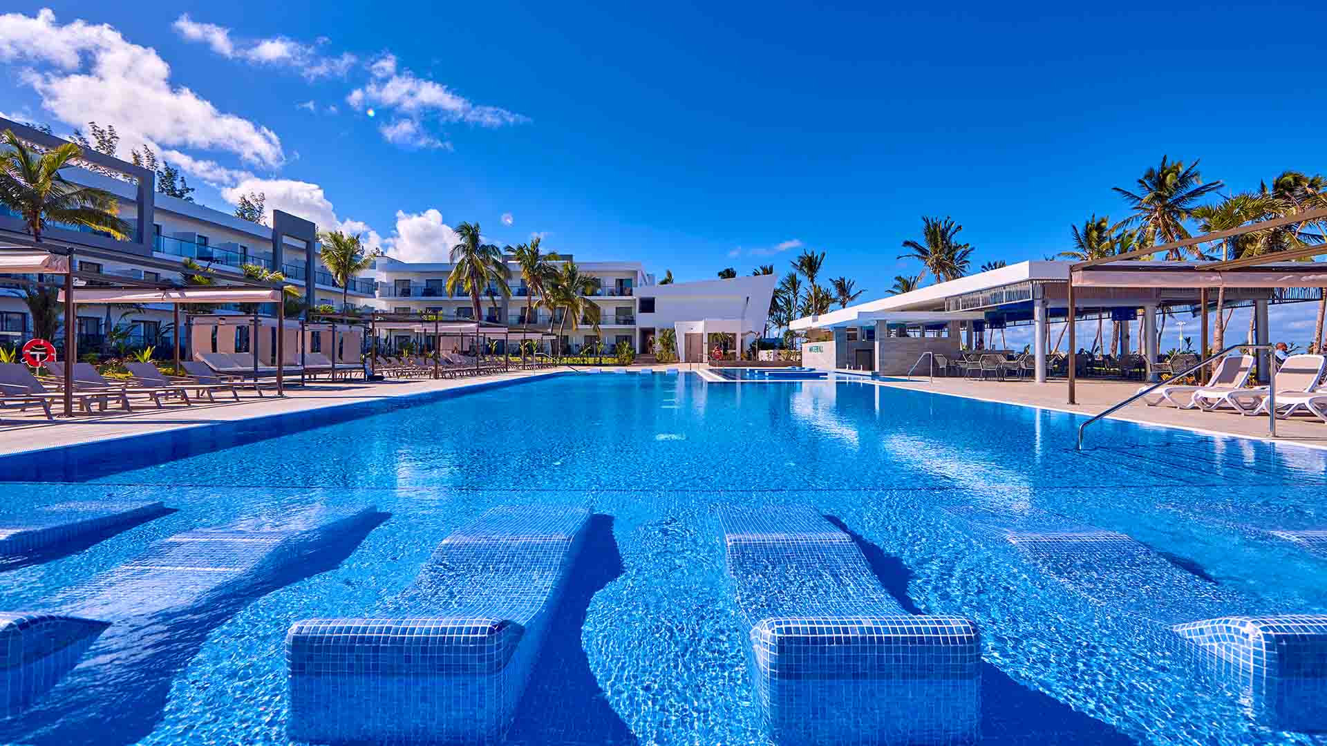 pool luxury hotel mauritius 